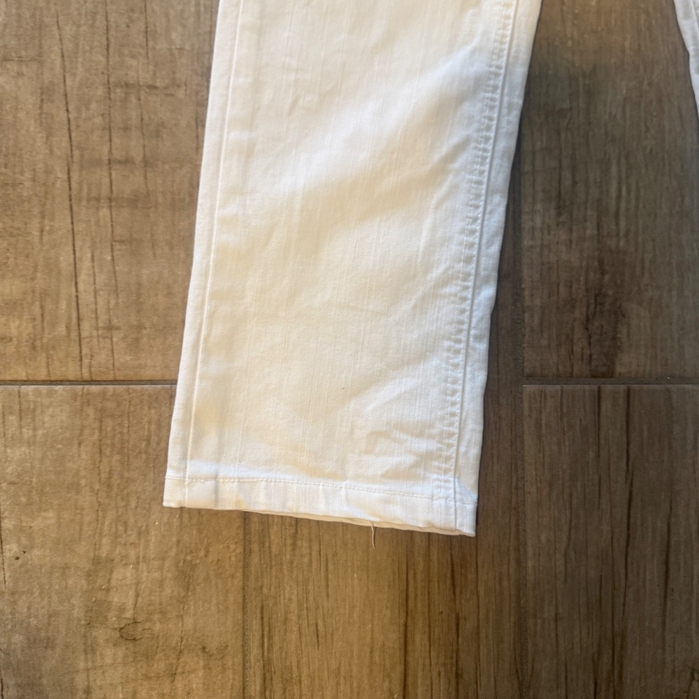 White House Black Market Cropped Jeans in White - Picture 2 of 16